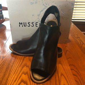 NEW Black Sandals open toe and heel